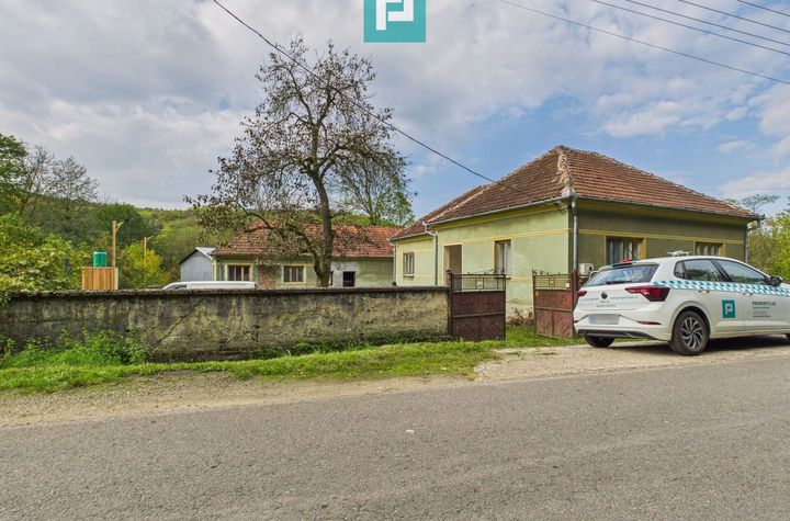 Casă cu teren generos Vărădia de Mureș - Stejar anunturi imobiliare Arad