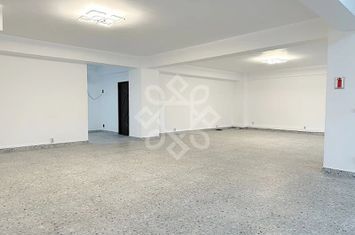 Spatiu comercial 142 mp de vanzare in bloc nou Iosia anunturi imobiliare Bihor