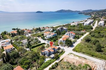 Vilă 210 mp, teren 1.050 mp, 200 m de mare anunturi imobiliare Grecia