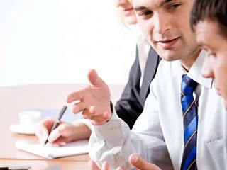 Mediatorul, o nouã specie apãrutã pe traseul client-bancã. Află cu ce te poate ajuta