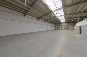 Hală industrială de 727 mp la autostrada A1 anunturi imobiliare Arad