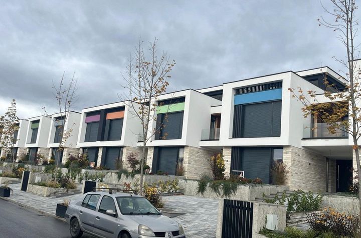 Vilă - 4 camere de vanzare CLUJ-NAPOCA - Cluj anunturi imobiliare Cluj