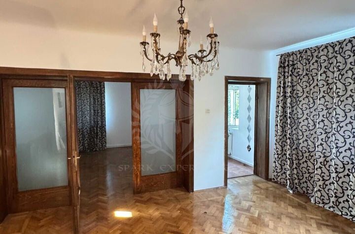 //DE INCHIRIAT PARTER VILA LUX// anunturi imobiliare Prahova