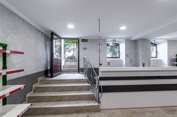 Spațiu comercial ultracentral, renovat, pe b-ul Revoluției, Arad. anunturi imobiliare Arad