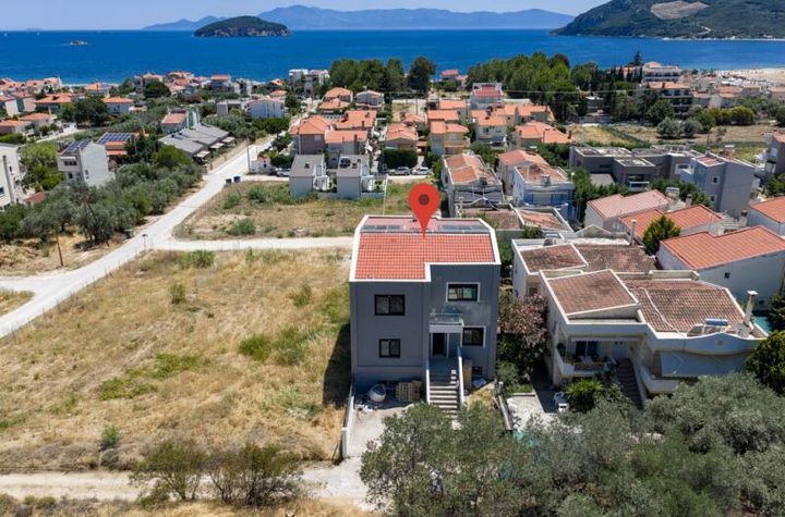 Vilă 300 mp, 3 niveluri, vedere la mare — Nea Iraklitsa anunturi imobiliare Grecia