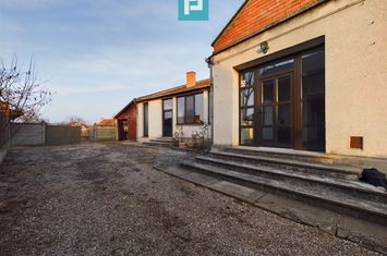 Casă generoasă în Periam județ Timiș anunturi imobiliare Timis