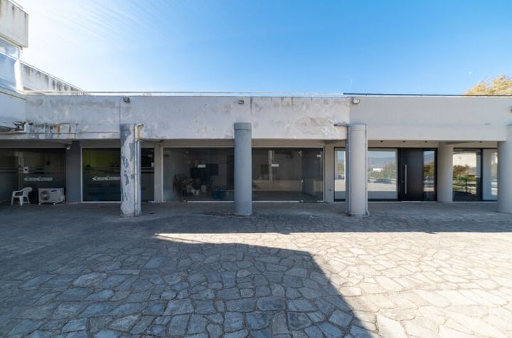 Spațiu comercial 240 mp, două niveluri în Eleftheroupoli anunturi imobiliare Grecia