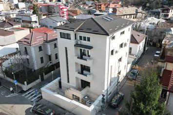 Vilă - 15 camere de vanzare PARCUL CAROL - Bucuresti anunturi imobiliare Bucuresti