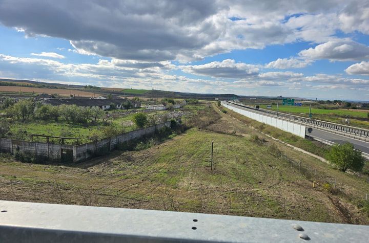 Teren+clădiri 60.000 mp.18 euro mp.deschidere la autostradă, anunturi imobiliare Mures