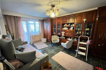 Apartament 3 camere de vanzare EST - Vrancea anunturi imobiliare Vrancea