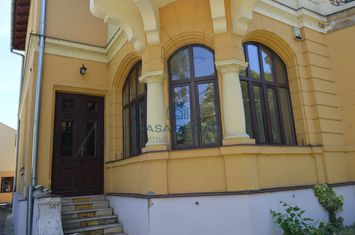 Cladire 4 nivele in centrul istoric anunturi imobiliare Bihor