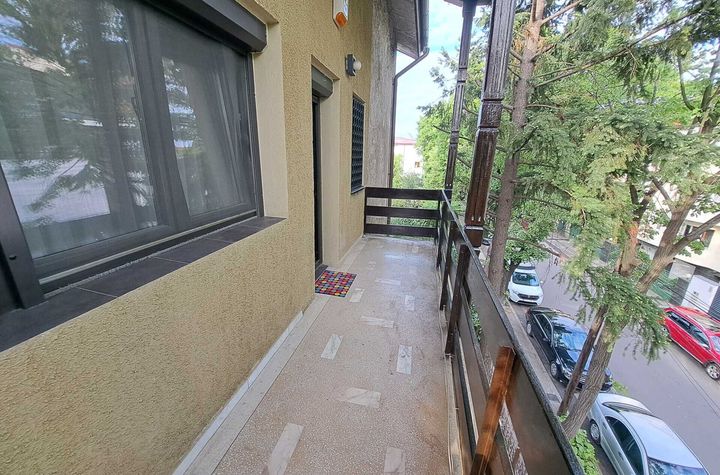 Apartament 3 camere de vanzare DOMENII - Bucuresti anunturi imobiliare Bucuresti