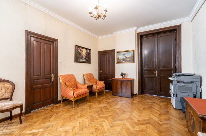 Apartament 5 camere de vanzare ROMANA - Bucuresti anunturi imobiliare Bucuresti