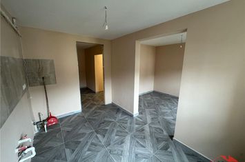 Apartament 3 camere de vanzare GARA - Vrancea anunturi imobiliare Vrancea
