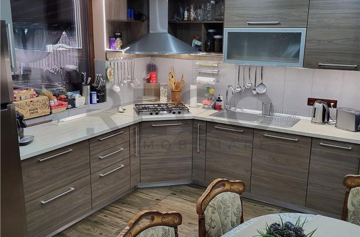 Casă - 5 camere de vanzare CENTRAL - Bihor anunturi imobiliare Bihor