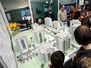 Numărul tranzacţiilor imobiliare a scăzut cu 26% în primul semestru
