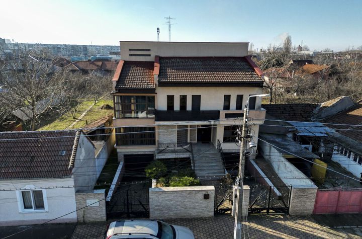Vilă - 8 camere de vanzare GRADISTE - Arad anunturi imobiliare Arad