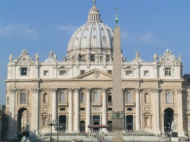 Banca Vaticanului este suspectată de spălare de bani