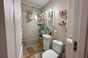 Apartament cu 2 camere de vânzare în zona Nord anunturi imobiliare Valcea