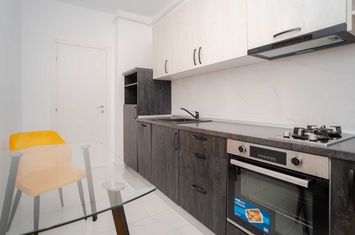 APARTAMENT CU LOC DE PARCARE, DISPONIBIL CU MUTARE IMEDIATA, UNIREA TOWERS anunturi imobiliare Iasi