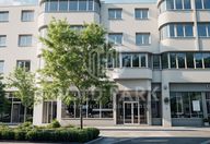 1.200.000 €, Spațiu comercial