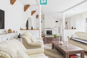 Apartament spațios în clădire ultracentrală anunturi imobiliare Arad