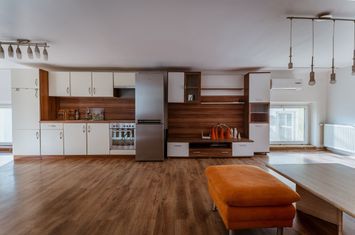 Apartament 8 camere de vanzare ULTRACENTRAL - Arad anunturi imobiliare Arad