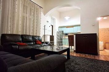 Apartament 2 camere Ultracentral Etaj 1, cu Garaj anunturi imobiliare Arad