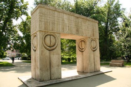 Încă un bir: „taxa pentru monumente“ la autorizarea construcţiilor