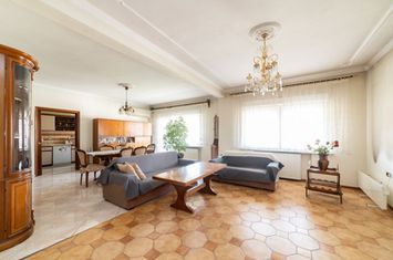 Casă cu 2 nivele, 296,94 mp, Nea Karvali anunturi imobiliare Grecia