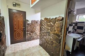 Apartament cu 3 camere, etaj intermediar, anunturi imobiliare Timis