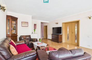 Vilă cu 7 camere, zona Aradului anunturi imobiliare Timis