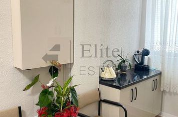 Casa cu 4 camere  intr-o zona centrala anunturi imobiliare Bihor