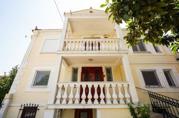 Casă neoclasică 220 mp în centrul Drama anunturi imobiliare Grecia