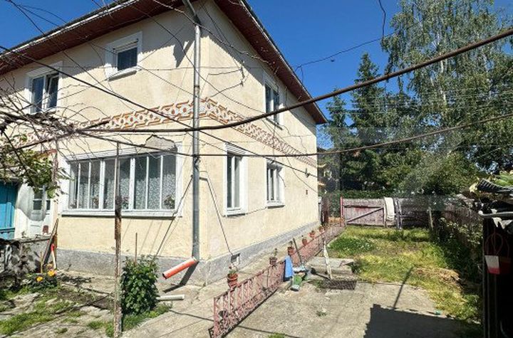 Vilă - 6 camere de vanzare RADAUTI - Suceava anunturi imobiliare Suceava