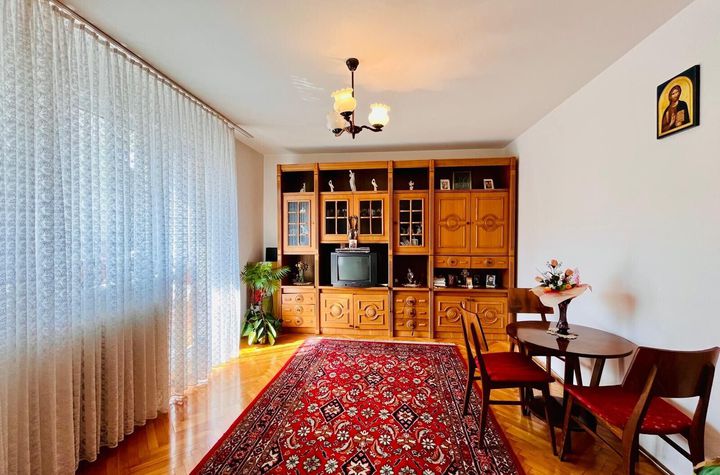 Apartament 3 camere| etaj intermediar |zona Manastur anunturi imobiliare Cluj