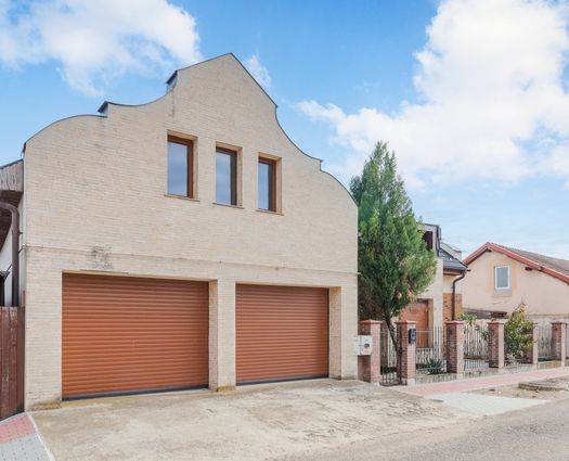 Casă 10 cam Bors, 359 mp, P+M