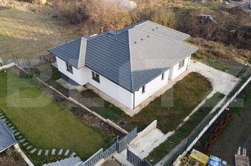 Casă - 4 camere de vanzare CORUSU - Cluj anunturi imobiliare Cluj
