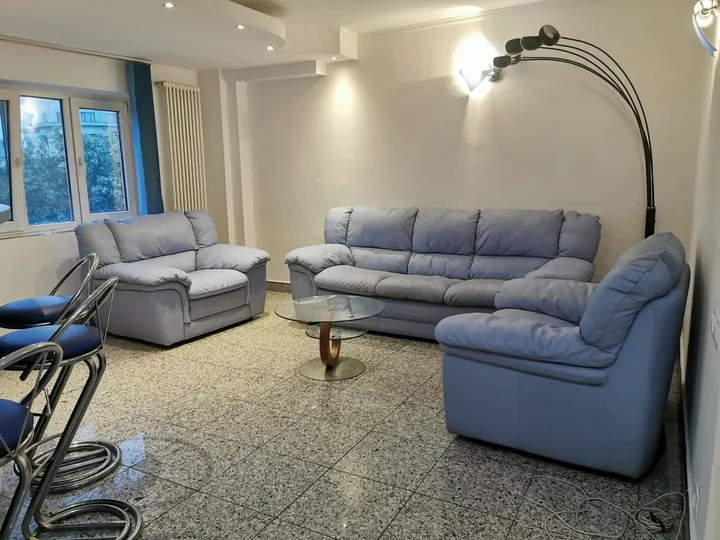 2 camere de inchiriat vedere la Fantani Casa Poporului Bulevardul Unirii anunturi imobiliare Bucuresti
