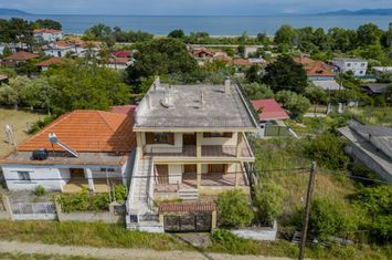 Casă individuală pe două niveluri în Asprovalta anunturi imobiliare Grecia
