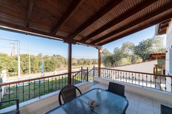 Casă individuală 135,25 mp în Skala Sotiros, 170 metri de mare anunturi imobiliare Grecia