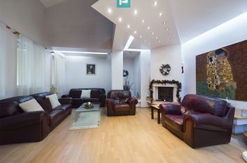 Casă situată Central în Dumbrăvița anunturi imobiliare Timis