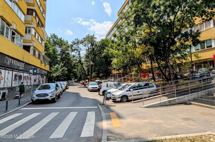 Doamna Ghica - Pasaj, 3 camere 70 mp, etaj 2, decomandat, vedere spate anunturi imobiliare Bucuresti