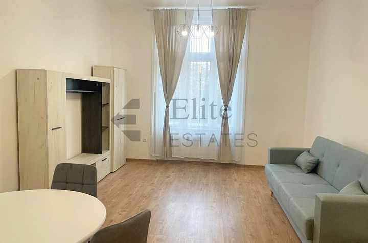 Apartament central cu o camera de vanzare anunturi imobiliare Bihor