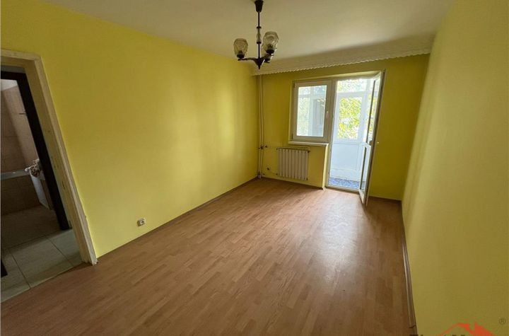 Apartament 4 camere de vanzare SUD - Vrancea anunturi imobiliare Vrancea