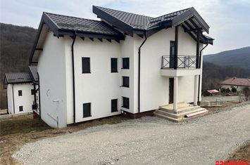 Casă - 4 camere de vanzare CENTRAL - Bacau anunturi imobiliare Bacau