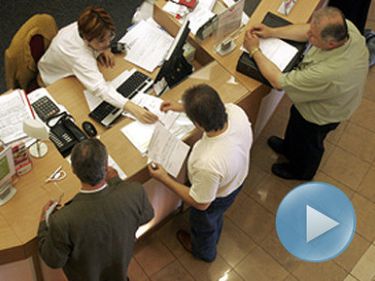 VIDEO Bancile ar vrea sa acorde credite, dar nu au cui