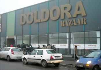 Doldora Bazaar se transformă din bazar în supermarket