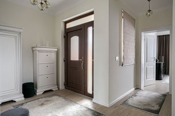 Vilă elegantă de închiriat în Subcetate anunturi imobiliare Arad
