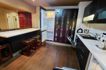Apartament4 camere pe bd 13Septembrie stradal-Marriott, gresie VERSACE anunturi imobiliare Bucuresti